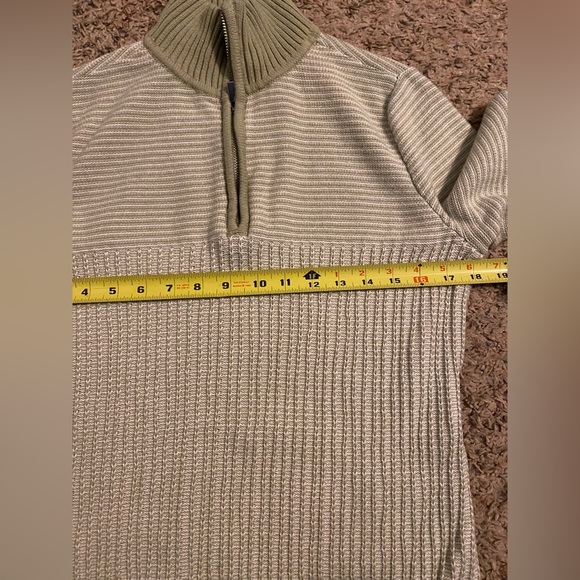 Women’s Liz Claiborne Quater Zip sweater. Medium - Picture 4 of 5
